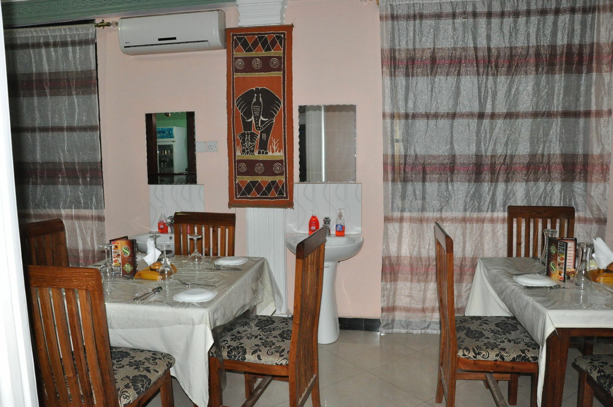 ארושה Six Eight Motel מראה חיצוני תמונה